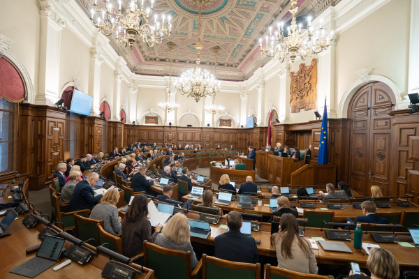 Депутаты Сейма рассматривают инициативу о лишении гражданства нелояльных жителей Латвии