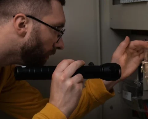 Электроэнергия разделяет Латвию по типу жилья: владельцы домов и квартир выбирают разные тарифы