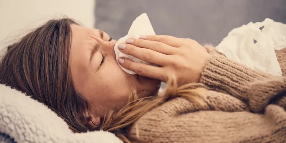 Эпидемия гриппа в Латвии: рекордные показатели госпитализаций среди пожилых людей