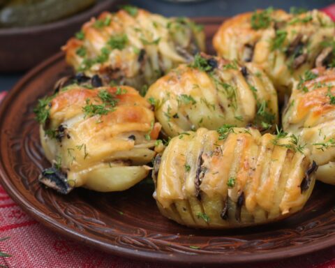 Фаршированный картофель с шампиньонами и сыром
