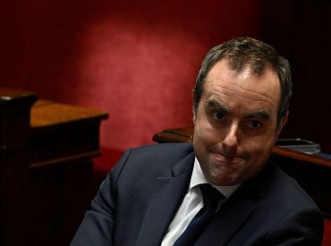 Французский премьер-министр Лекорну купил голоса социалистов за 4,5 млрд евро, что может стать пирровой победой