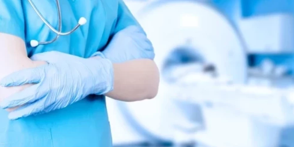 Глава онкологической клиники о покупке роботов: "Не можем позволить себе такое дорогое удовольствие"