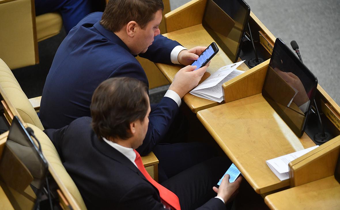 Госдума РФ готовит жёсткий контроль над соцсетями, мессенджерами и ИИ