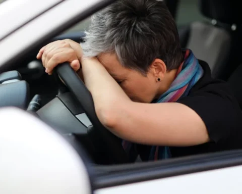 "История женщины в Латвии раскрывает страхи и человечность общества"