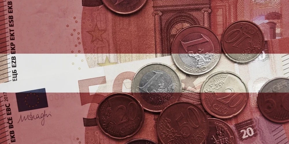 Как изменения в 2026 году скажутся на бюджете латвийцев: от пенсий до транспортных билетов