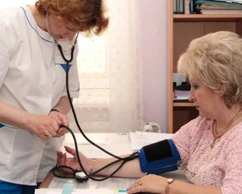 Латвийцы чаще обращаются к врачу перед записью: новая статистика вызывает вопросы