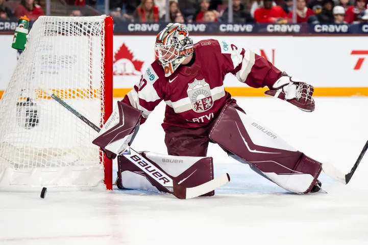 Латвийские хоккеисты U-20 начали ЧМ с поражения от Канады в овертайме