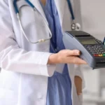 Латвийские врачи выражают беспокойство из-за роста требований компенсаций от пациентов