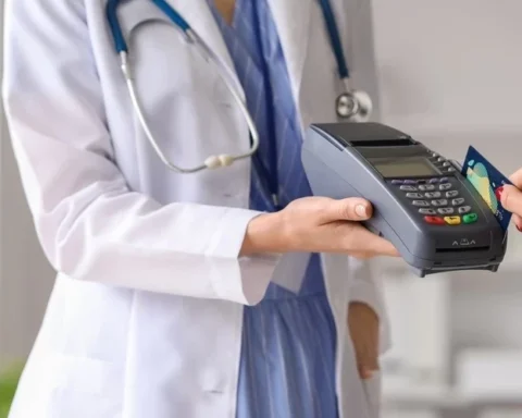 Латвийские врачи выражают беспокойство из-за роста требований компенсаций от пациентов