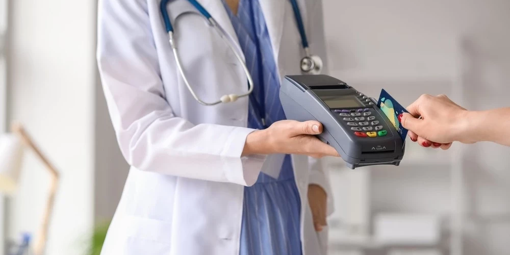 Латвийские врачи выражают беспокойство из-за роста требований компенсаций от пациентов