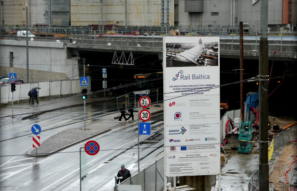 Латвийский министр успокаивает эстонского коллегу после слухов о колее Rail Baltic
