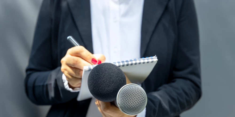 Латвийское общественное СМИ выделит 21 500 евро на обучение сотрудников английскому языку