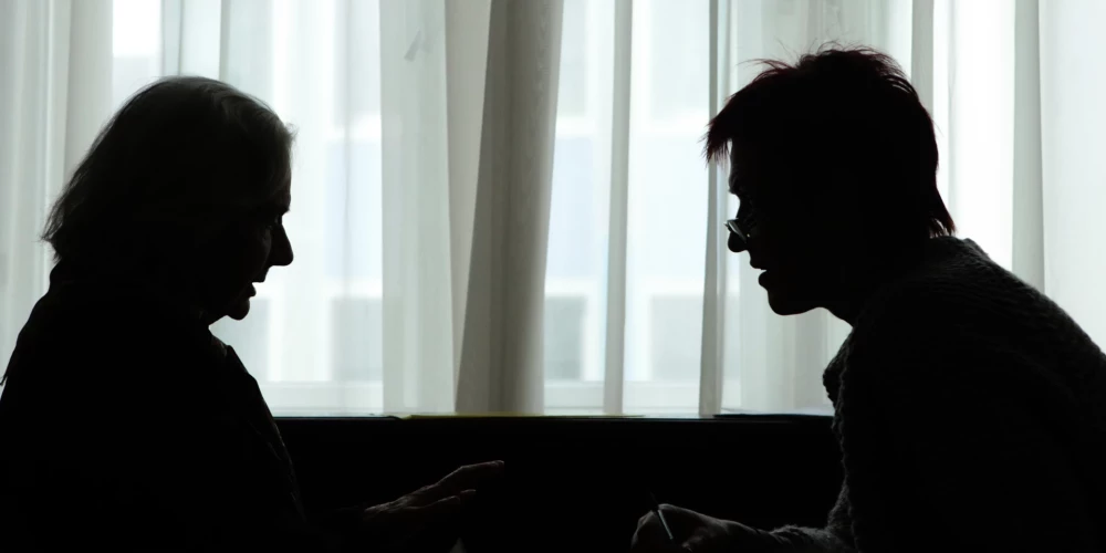 Латвия на дне рейтинга гендерного равенства: женщины выполняют домашние дела, мужчины чувствуют себя "очень хорошо"