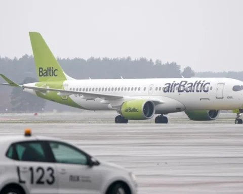 Министр: airBaltic не будет летать в нерентабельные направления и не потратит лишние деньги