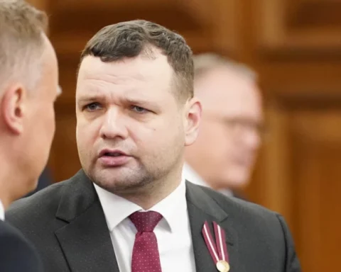 Министр благосостояния: в Латвии увеличены пособия и кредиты для молодых семей