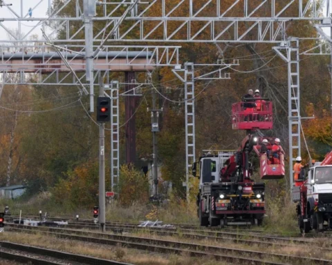 Министр обороны: "Поезд с военной техникой по Латвии не пройдет"