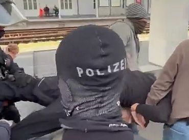 Наезды на толпу в Нюнспете и Гисене: пострадали девять человек, расследование продолжается