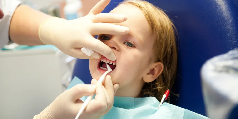 Недоступность бесплатной стоматологии для детей: родители жалуются на врачей по выходным