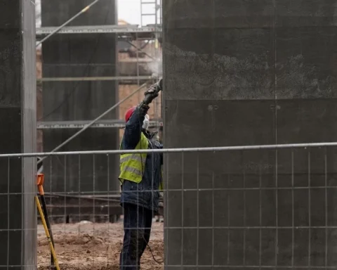 Некоторым категориям жителей Латвии упростили процесс строительства сельскохозяйственных зданий