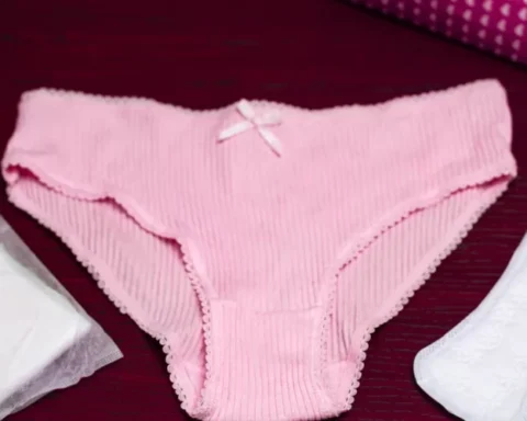 Педагог призывает матерей объяснить дочерям уход за собой во время менструации