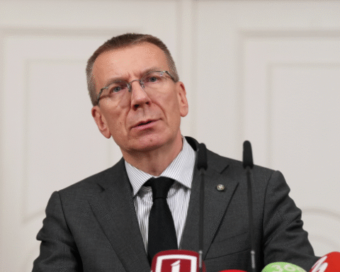 Президент Латвии вернул закон о пошлине на автодороги на доработку