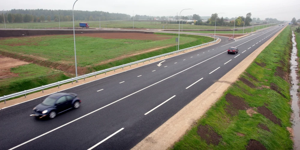 Ринкевич призывает Сейм пересмотреть закон о дорожных пошлинах для грузовиков