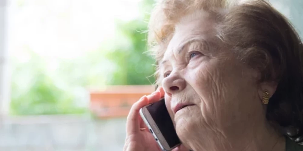 Рижан предупреждают о новых схемах телефонного мошенничества с перерасчетом пенсий и пособий