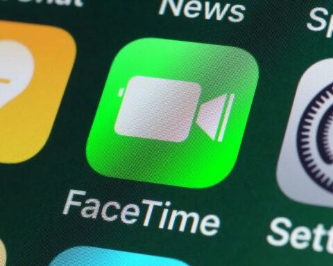 Роскомнадзор усиливает давление на цифровые сервисы, вводя ограничения для Facetime