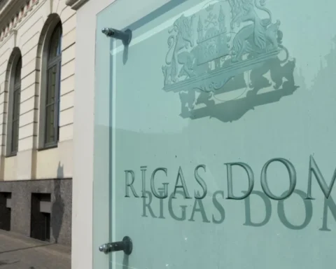 Русскоязычные жители Латвии более критично оценивают работу Рижской думы