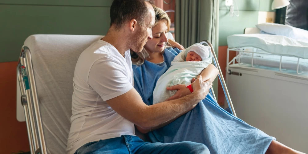 С нового года в Адажском крае увеличат выплаты родителям за новорожденных до 300 евро