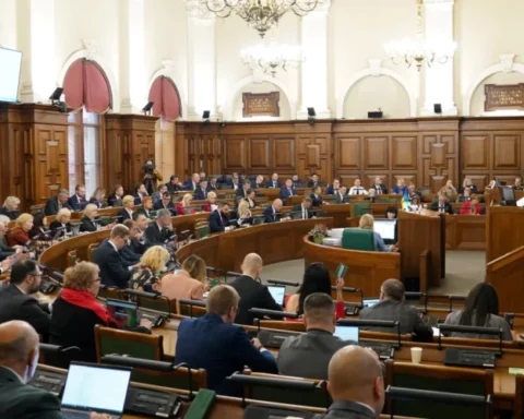 Сейм начал окончательное чтение бюджета на 2026 год, рассмотрение стартует 3 декабря