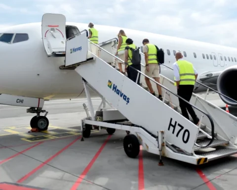 SmartLynx приостановила работу на фоне многомиллионных долгов и жалоб экипажа