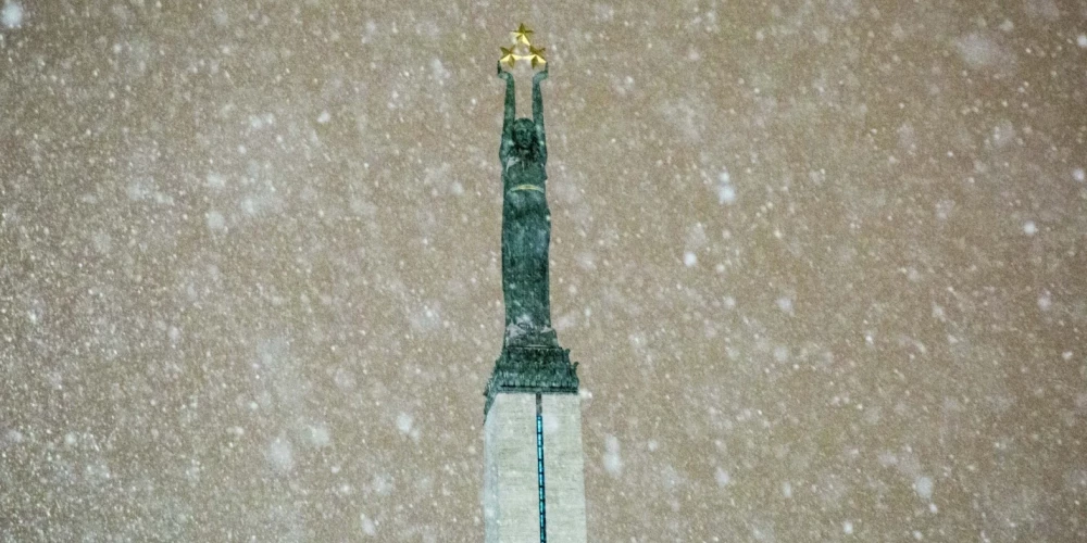 Снегопады и метели ожидаются в Латвии перед Новым годом