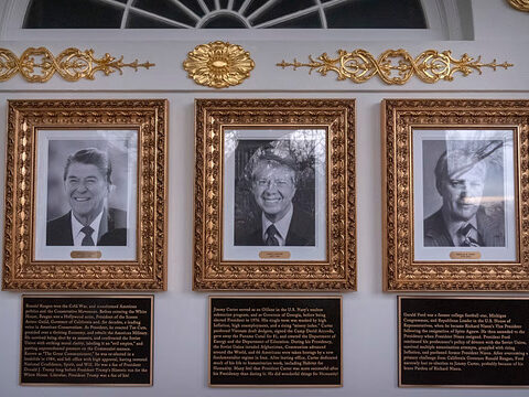 Трамп добавил подписи к портретам предшественников в Белом доме с критикой демократов