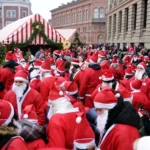 Тысяча Санта-Клаусов прошли в благотворительном забеге в центре Риги