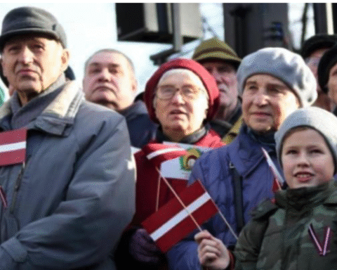 Уровень удовлетворенности жизнью латвийцев остаётся высоким, проблемы — рост цен и здравоохранение