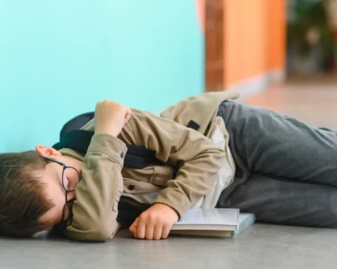 В Бауске школьник напал на одноклассника и пытался его задушить