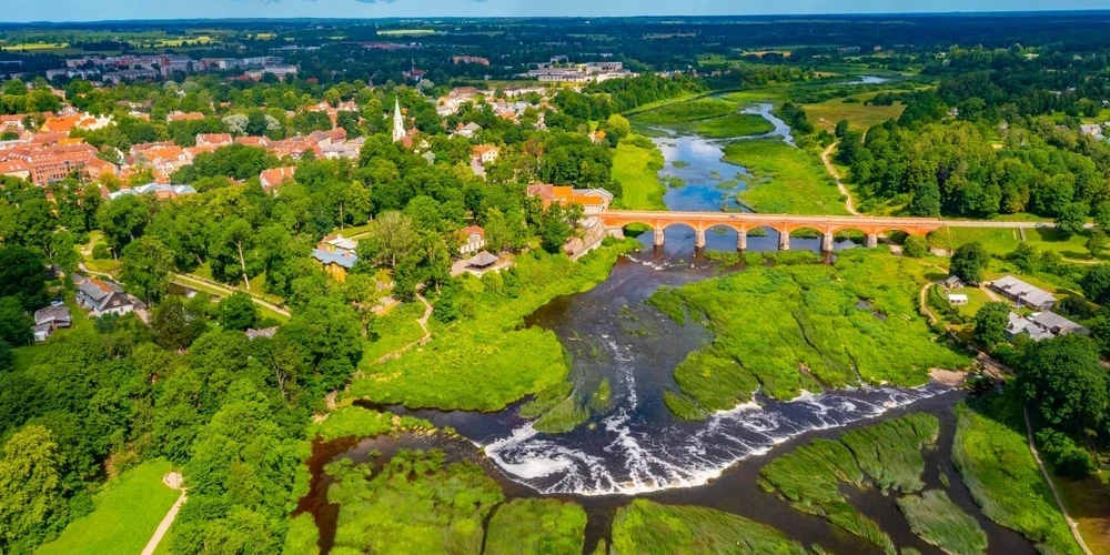 В Кулдиге туристам могут ввести новую строку в счет: уточняются способы оплаты