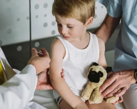 В Латвии наблюдается нехватка вакцин против гриппа для групп риска в условиях пандемии