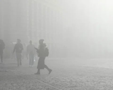 В Латвии объявлено оранжевое предупреждение из-за тумана и ухудшения видимости