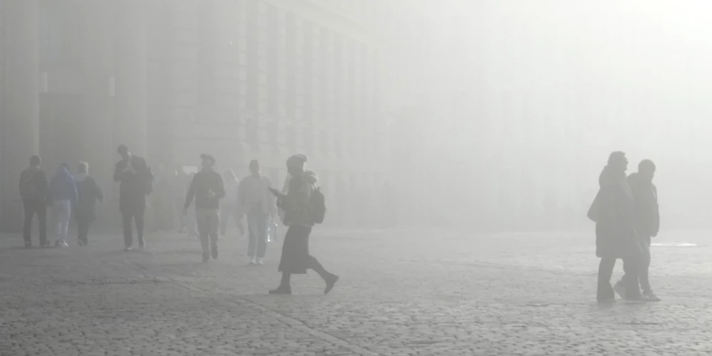 В Латвии объявлено оранжевое предупреждение из-за тумана и ухудшения видимости