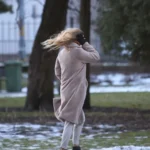 В Латвии в субботу объявлено оранжевое предупреждение из-за сильного ветра