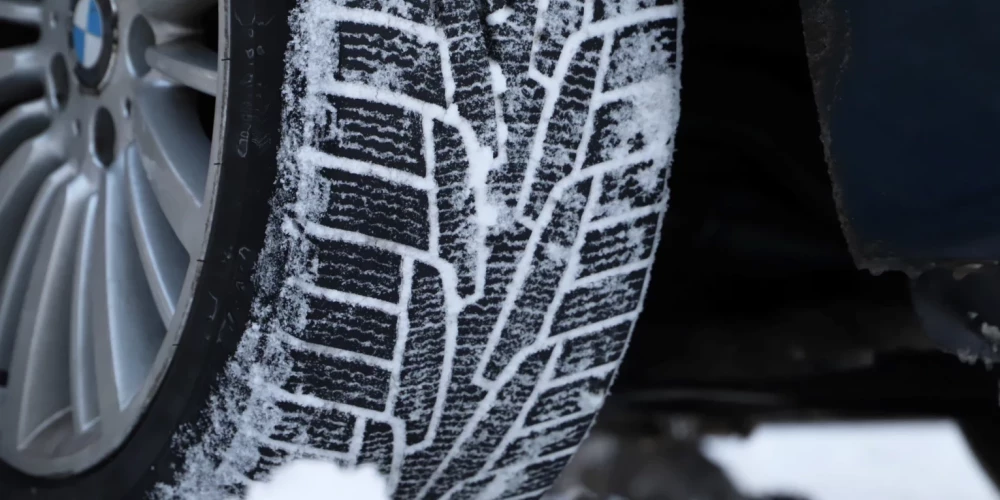 В Латвии вступили в силу новые правила использования зимних шин