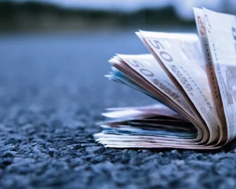 В Латвии вводят новый дорожный сбор: кто понесет большие затраты?