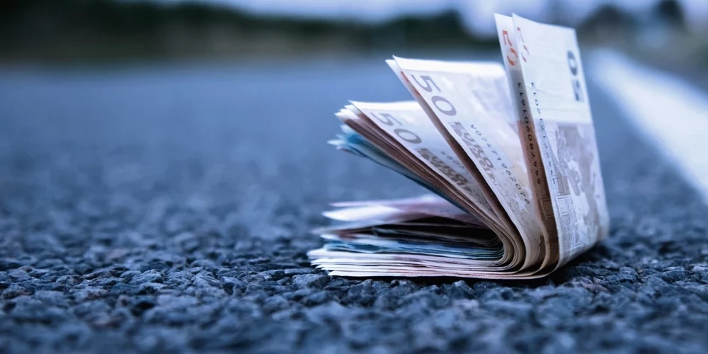 В Латвии вводят новый дорожный сбор: кто понесет большие затраты?