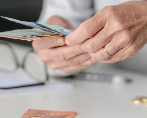 В Латвии жителям расскажут о накоплениях на пенсию и финансовой грамотности