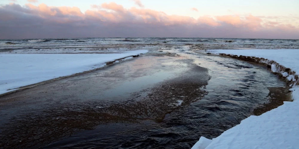 В первый день зимы в Латвии дождь и туман, температура до +8 градусов на побережье