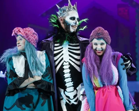 В Риге состоится спектакль о том, как три Бабы Яги спасают Новый год