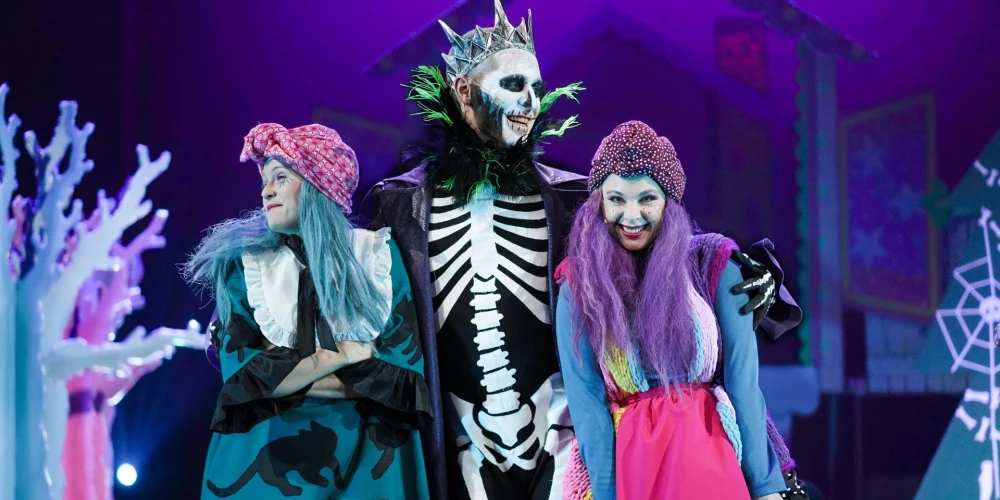 В Риге состоится спектакль о том, как три Бабы Яги спасают Новый год