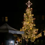 В Яунлиепае рождественская елка объединила жителей и благотворителей общества Tabitas Sirds